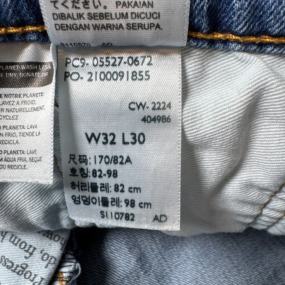 Levis *orders ship